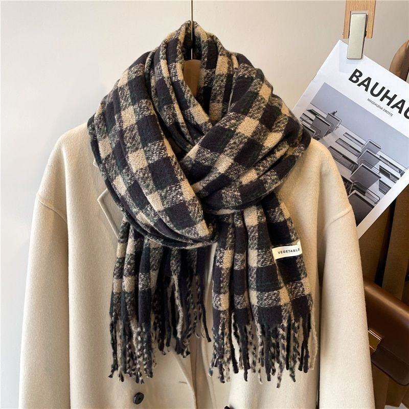 Women's woven checked scarf with fringe at both ends - black and cream check