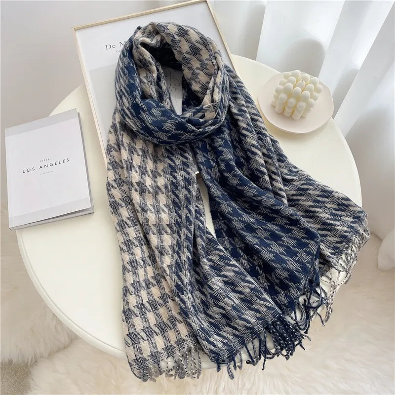 Women's woven checked scarf with fringe at both ends - navy houndstooth