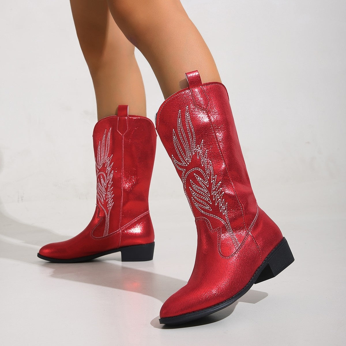 Women's cowboy boots with an embroidered motif on the shaft, pointed toe and block heel - red