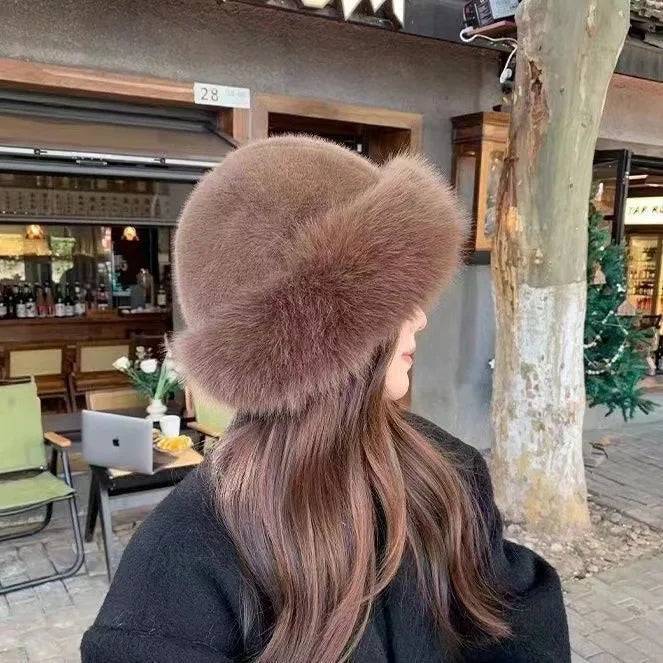 Women's faux fur hat with a wide turned-up brim - brown