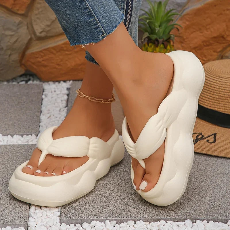 Flip flops in EVA with a puffy ruched strap and a high wavy platform sole
