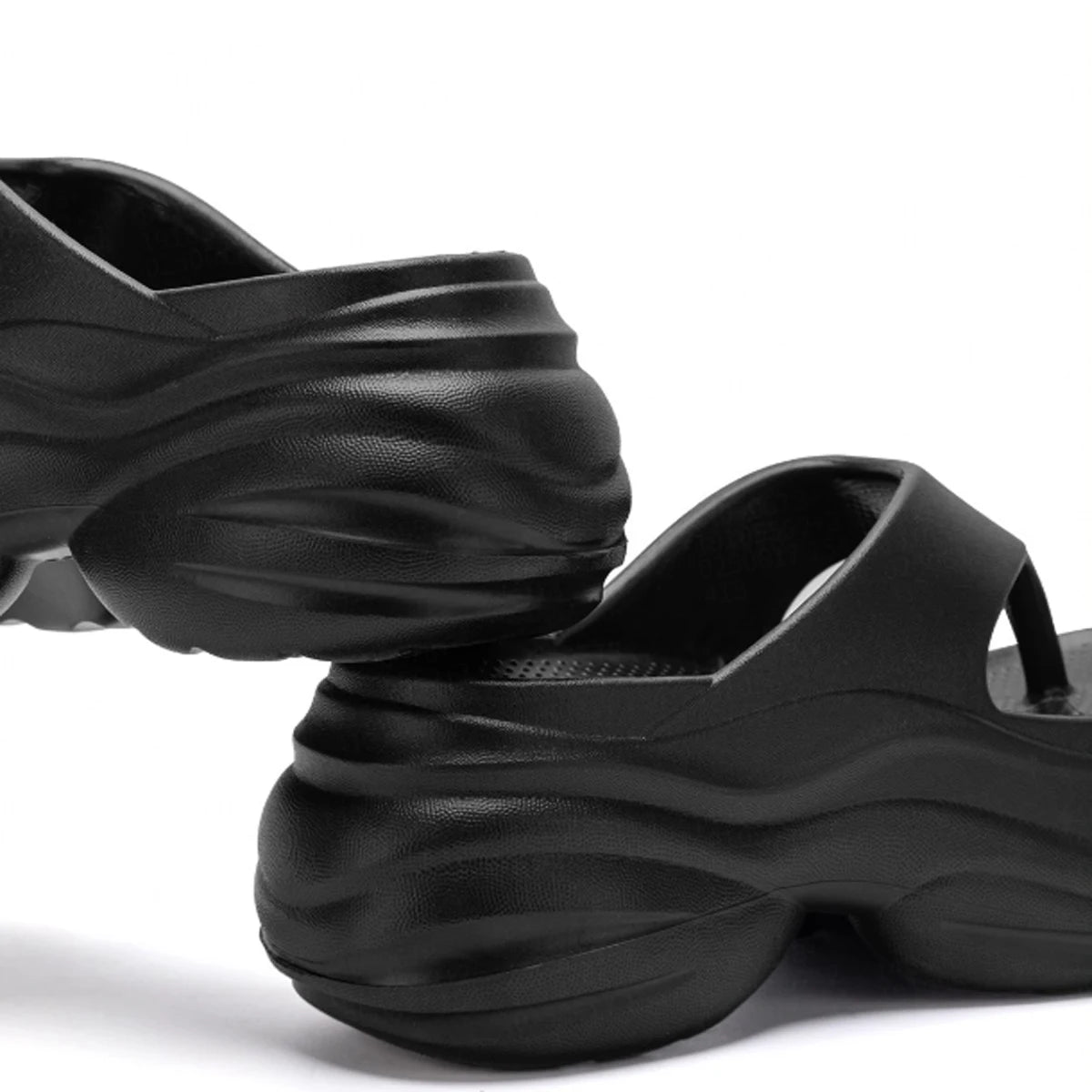 Flip flops with a wavy platform sole and raised toe rim - view 4
