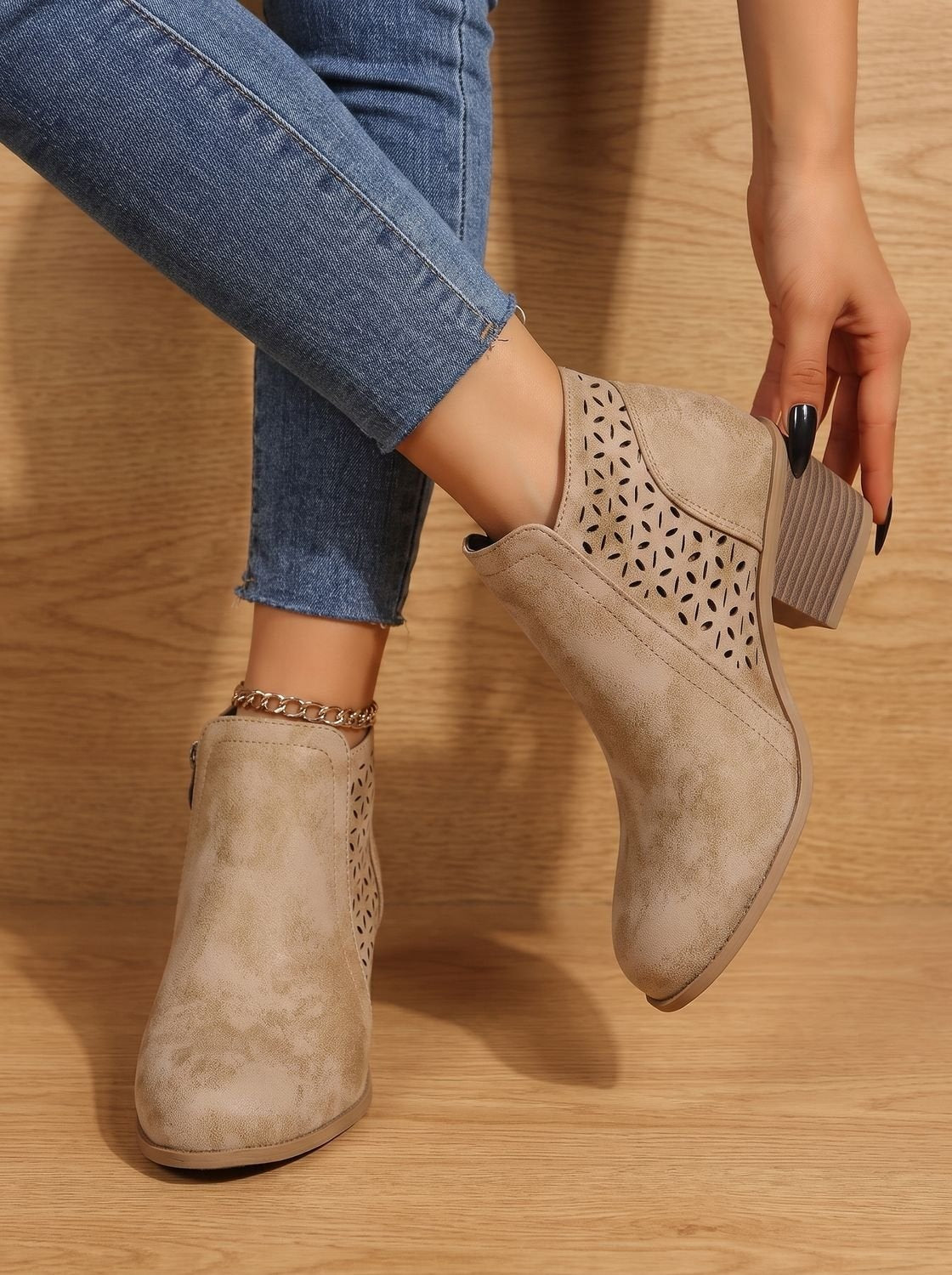 Women's orthopaedic ankle boots with a block heel and cut-out floral pattern - beige