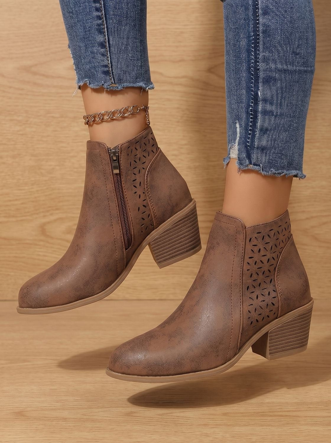 Women's orthopaedic ankle boots with a block heel and cut-out floral pattern - brown