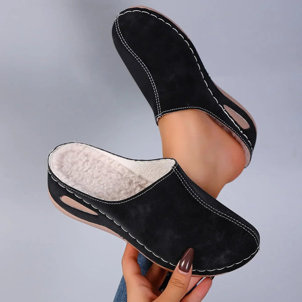 Women's orthopaedic clogs with a wedge heel, open back and soft lining - black