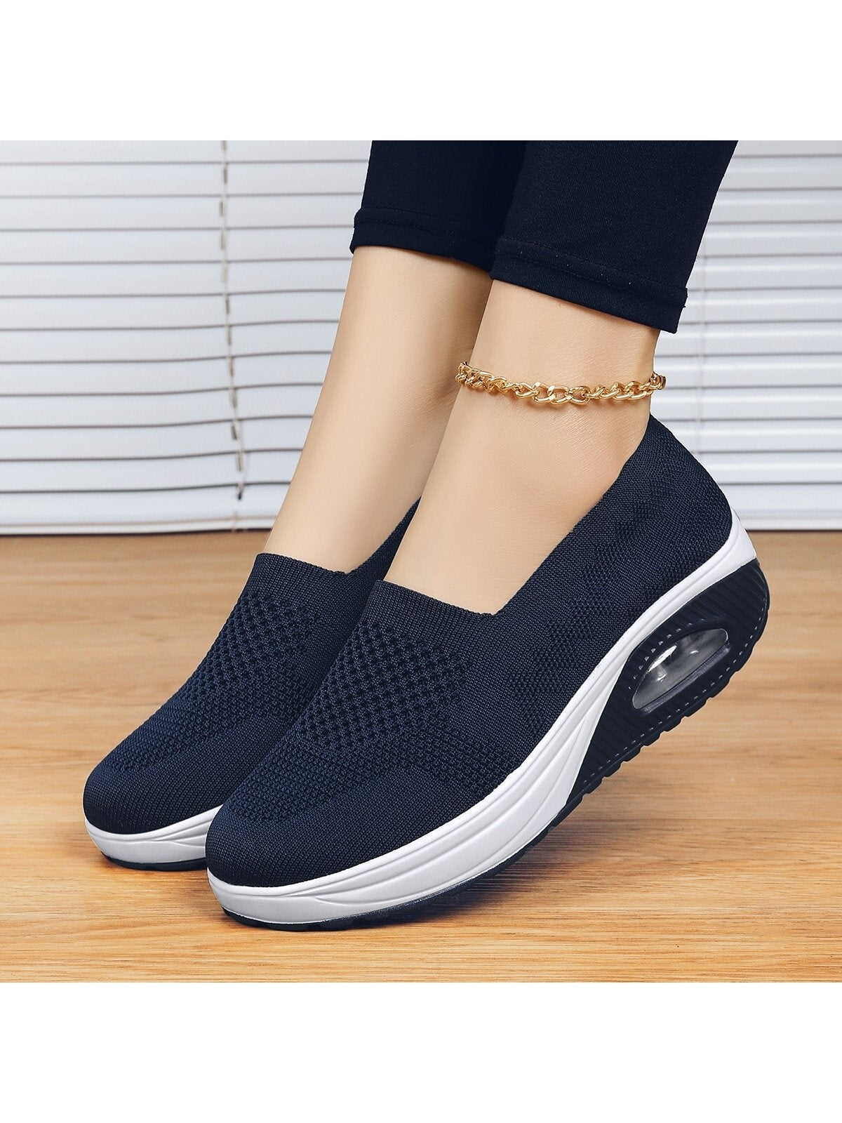 Slip-on shoes for women with knit upper, low rounded opening and thick air cushion sole - view 7