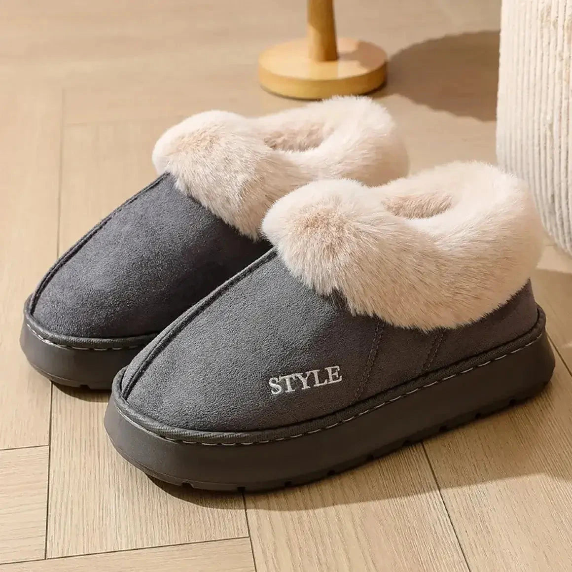 Women's short snow boots in suede look with wide plush collar and thick platform sole - grey