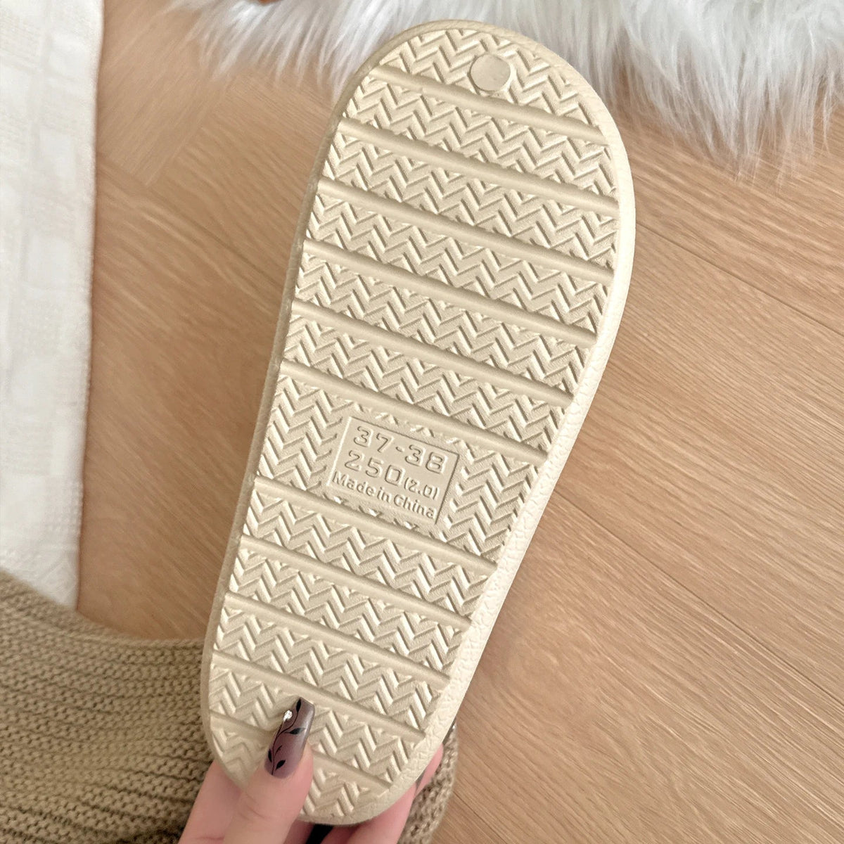 Slippers with a smooth grained upper, plush lining and open heel - view 5