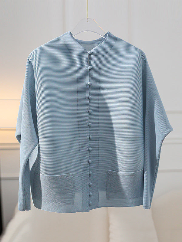 Pleated jacket with a stand collar, covered buttons and wide sleeves in blue