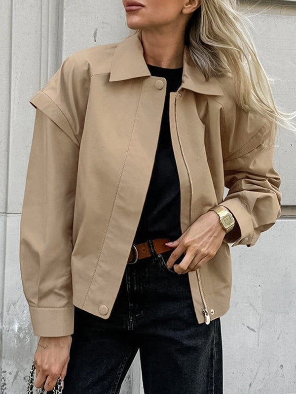 Boxy khaki utility jacket with a wide collar and flaps over the shoulder in khaki