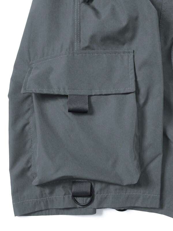 Men's Cargo Shorts – Slim Fit & Breathable – Modern Design for Leisure - lifestyle view