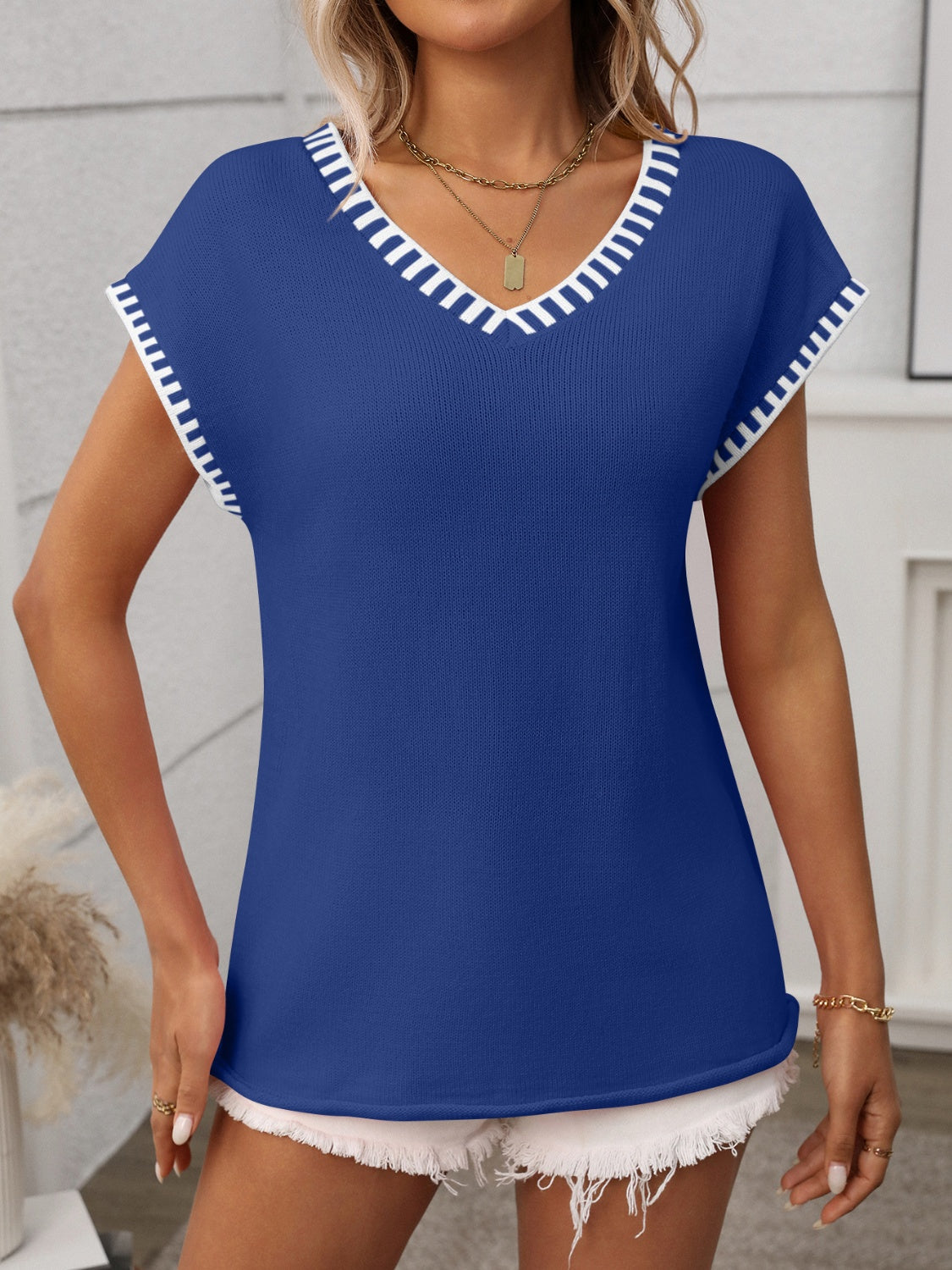 Knit top with a contrast trim along the V-neck and short sleeves – view 18