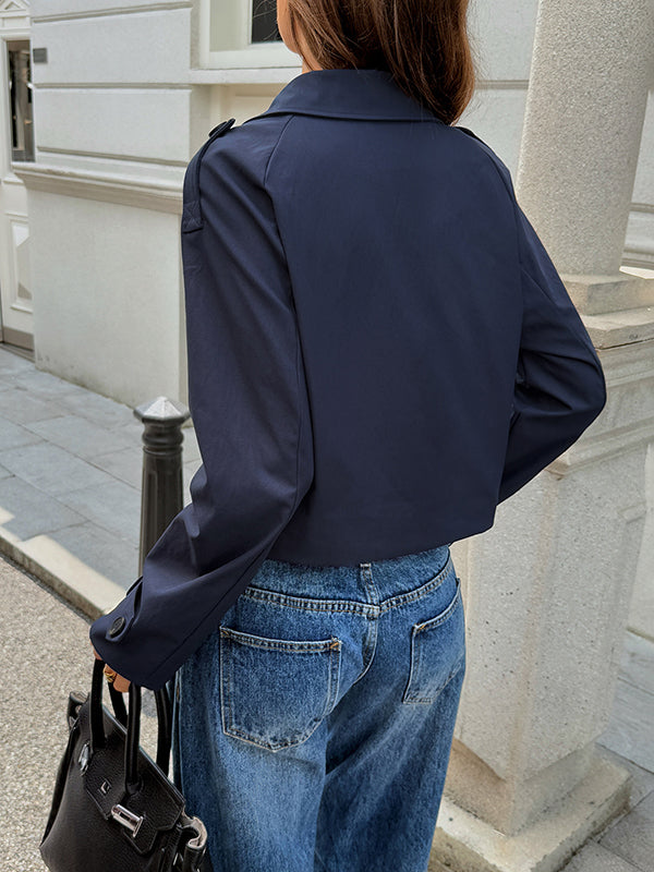 Cropped trench jacket with a wide lapel and two rows of buttons