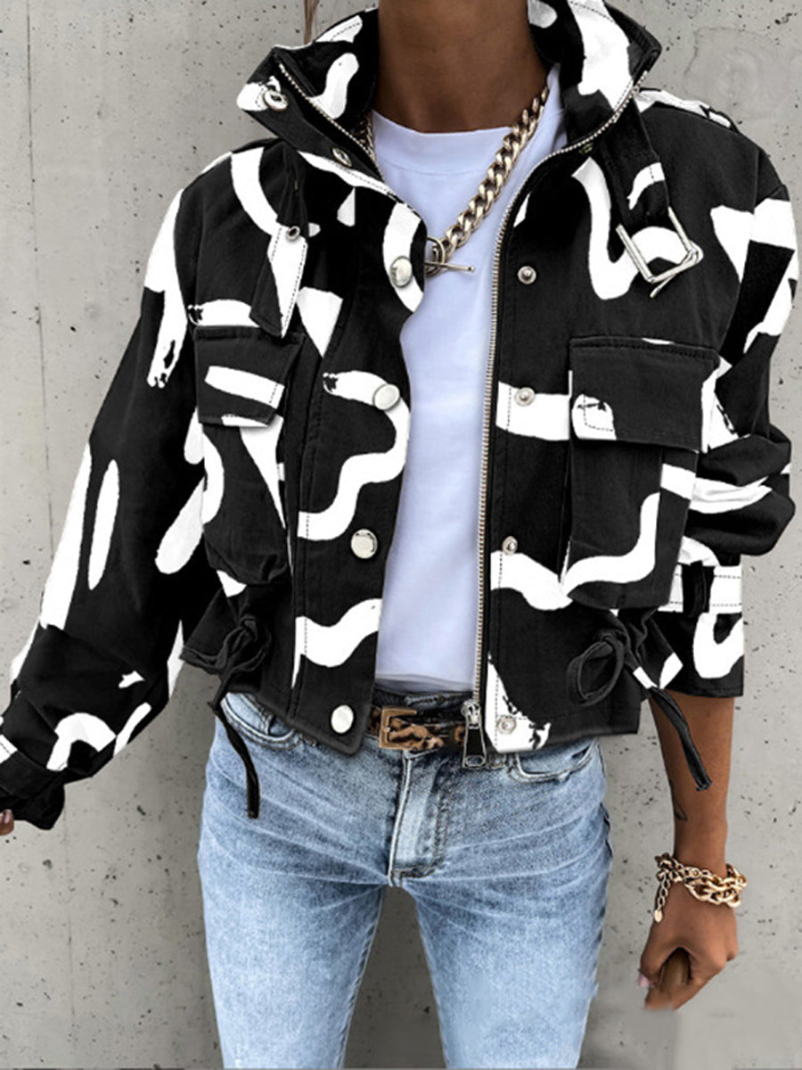 Cropped utility jacket with flap pockets and a drawstring hem in black print