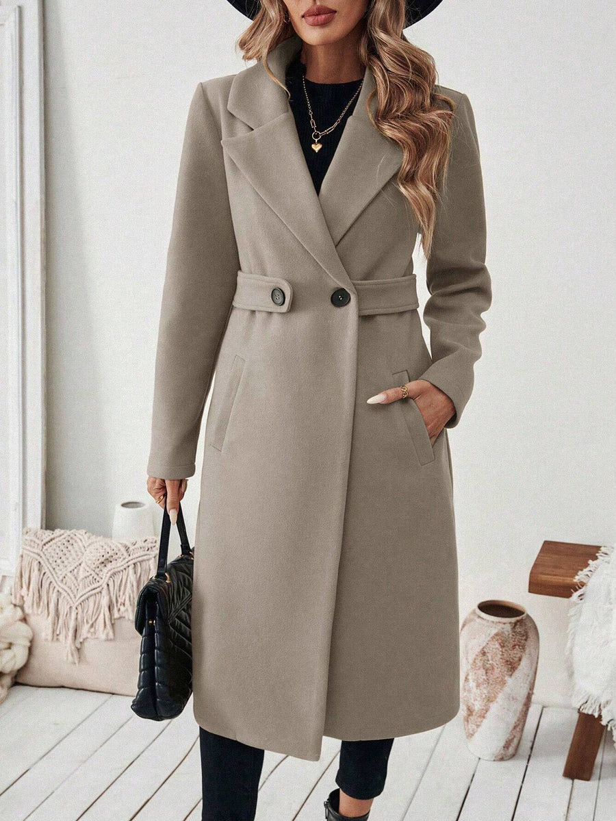 Longline coat with a wide notch lapel and a button at the waist