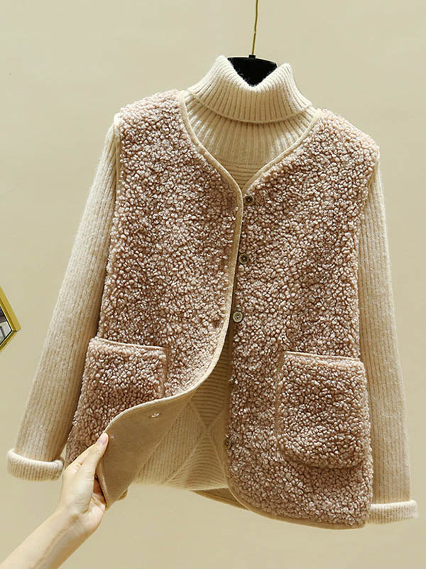 Sleeveless teddy gilet with a round neck and two patch pockets in light coffee