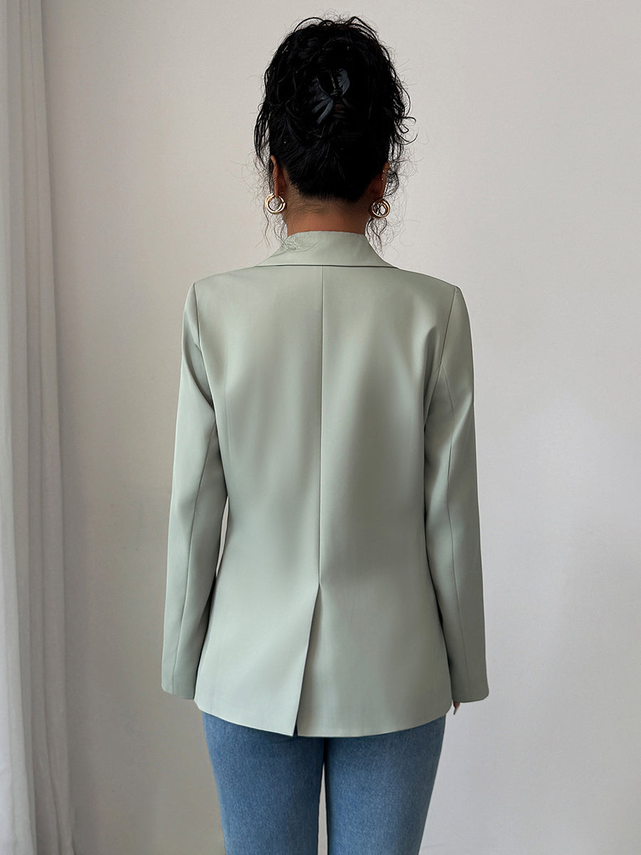 Relaxed blazer with a notch lapel and two flap pockets