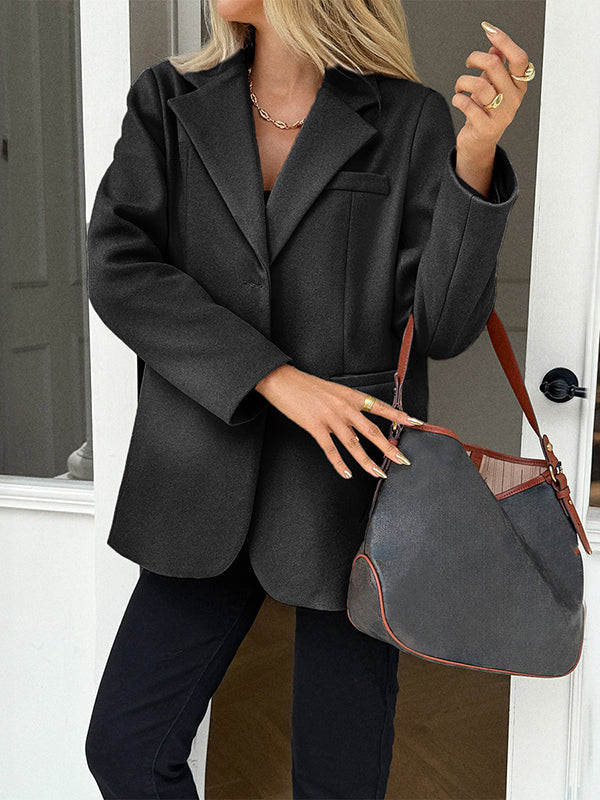Brushed wool-look blazer with a notch lapel and two flap pockets in black