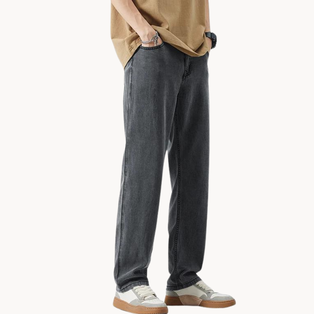 Men's Relaxed Straight-Cut Jeans - detail view | SAINT DOR