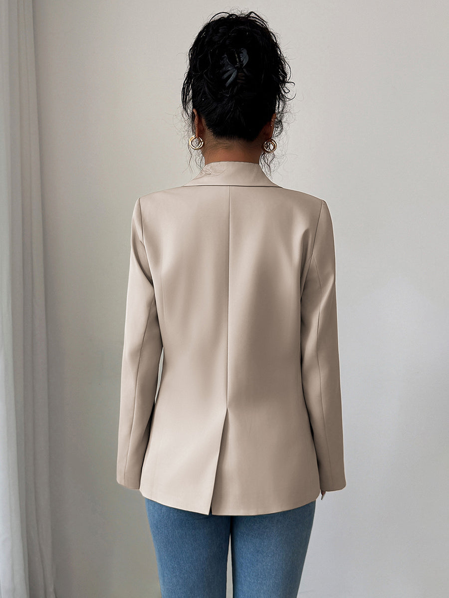 Relaxed blazer with a notch lapel and two flap pockets