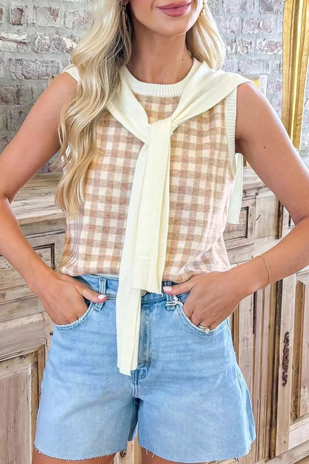 Women's check knitted vest - detail