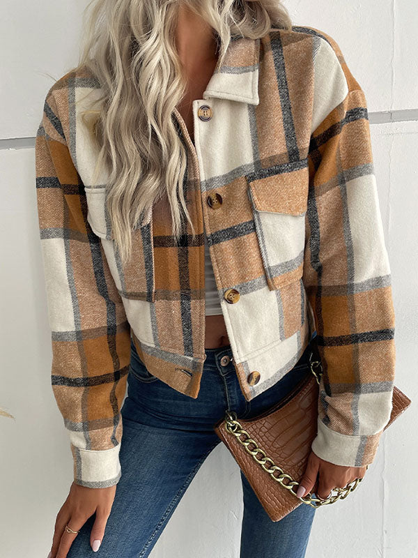 Cropped checked jacket with a pointed collar and two flap pockets