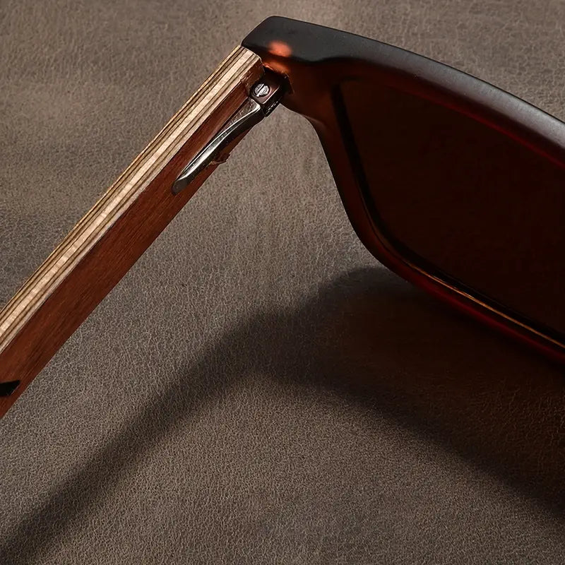 Unisex Woody Oak Wood Sunglasses – UV400 Natural Style – close-up detail