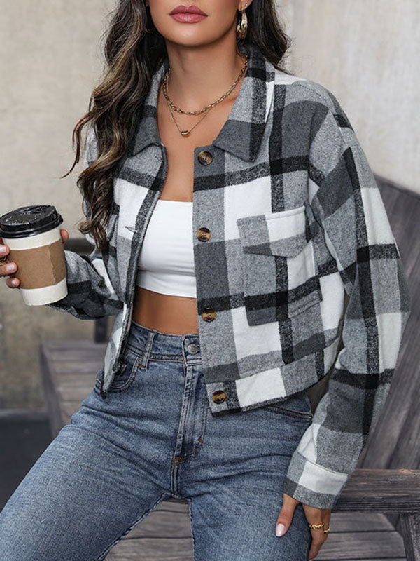 Cropped checked jacket with a pointed collar and two flap pockets