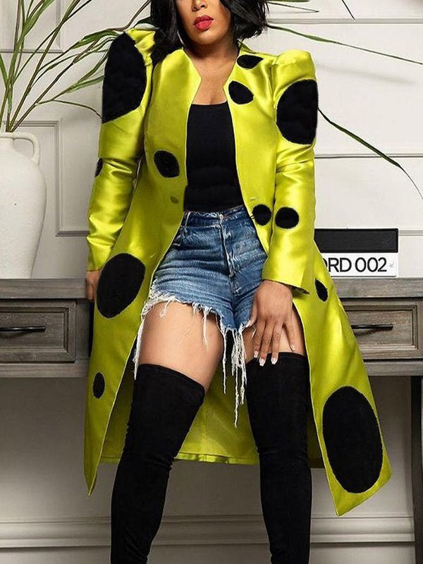 Yellow longline coat with large black polka dots and a round neck in yellow