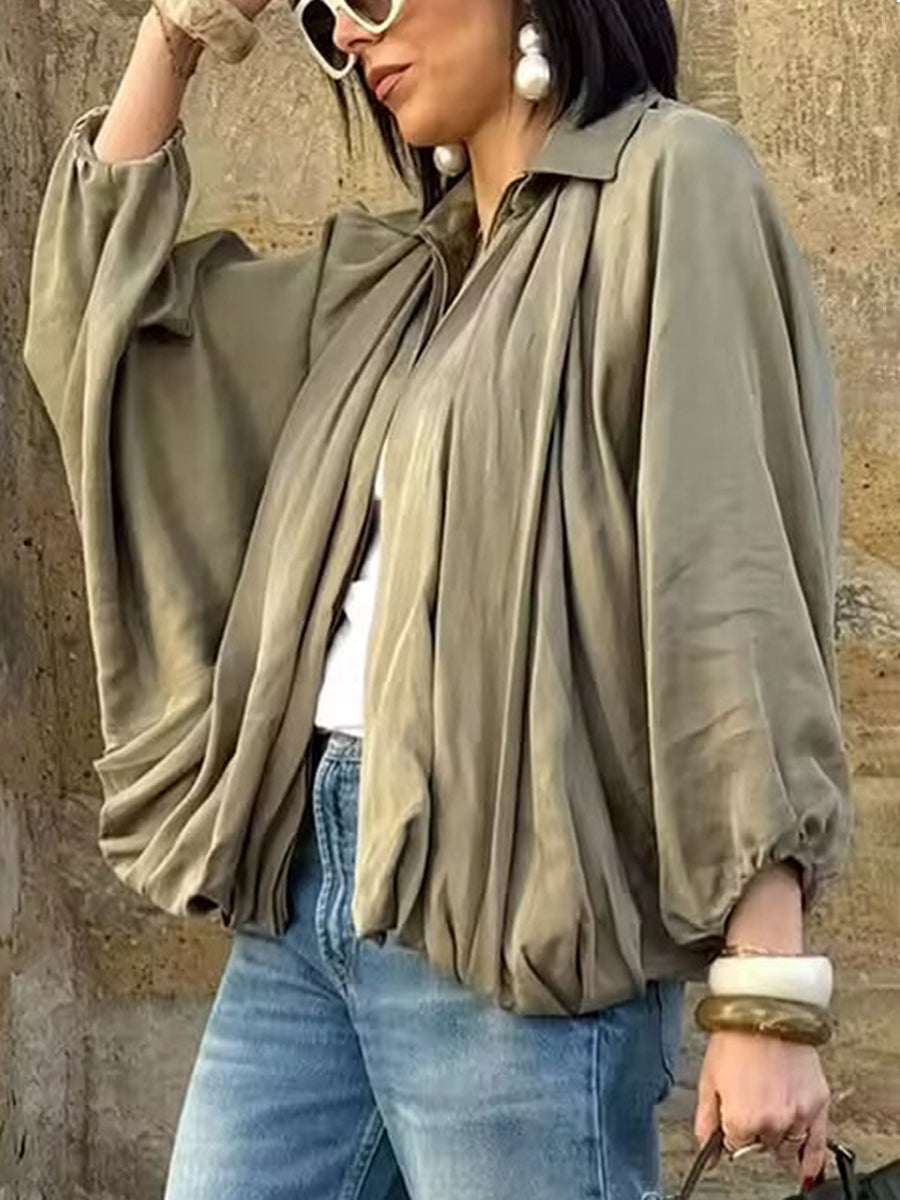 Cape jacket falling in soft pleats with a zip front and pointed collar in olive