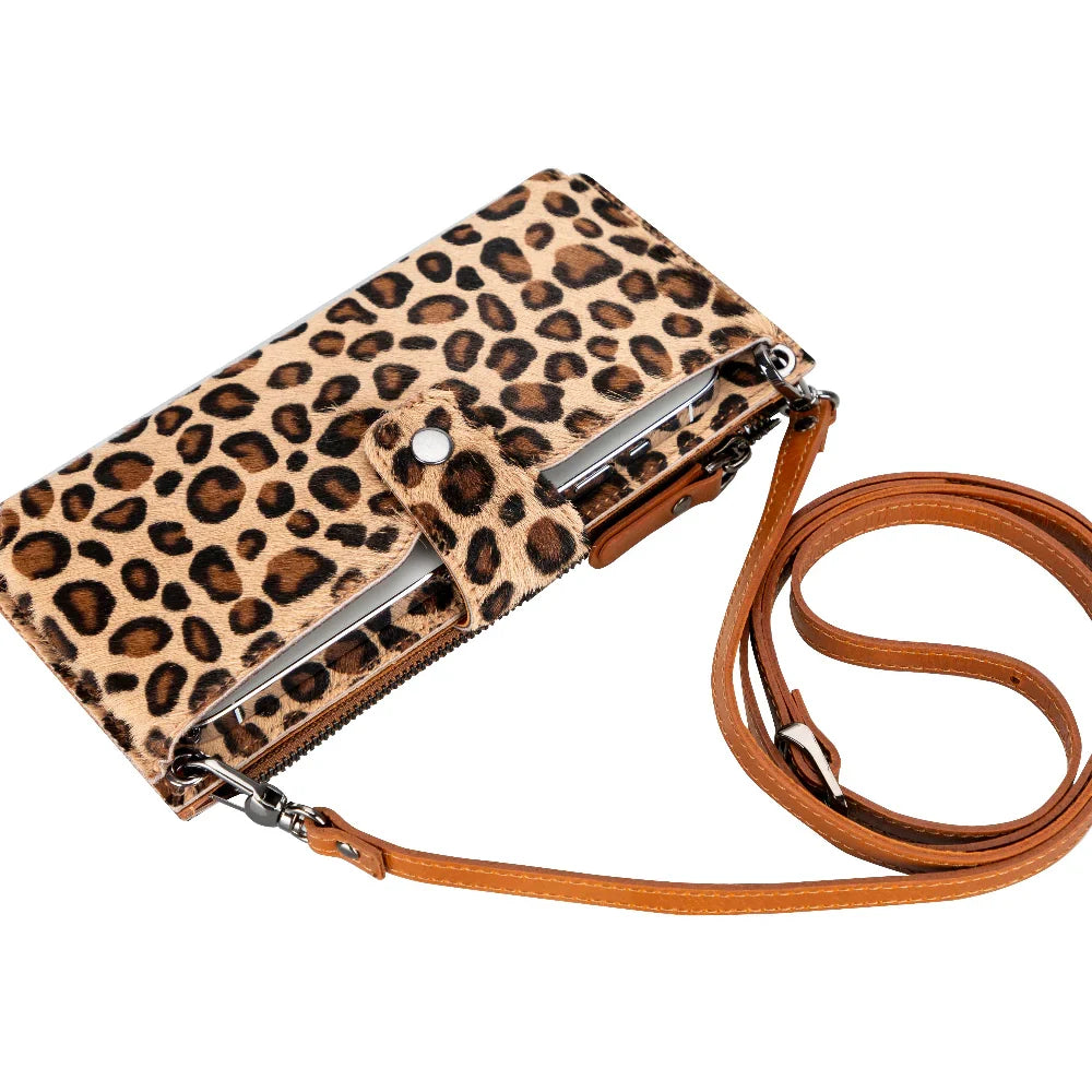 Leather Crossbody Phone Bag in Leopard
