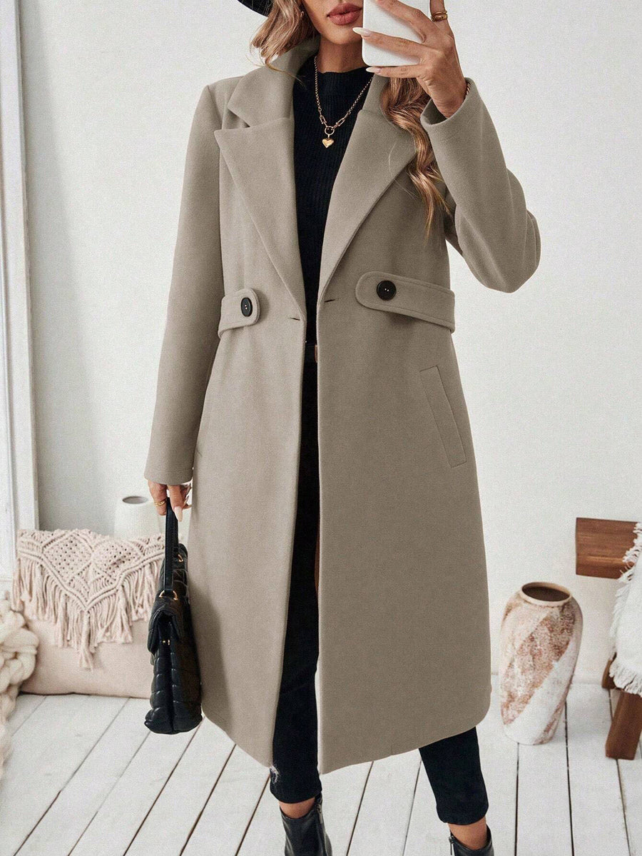 Longline coat with a wide notch lapel and a button at the waist