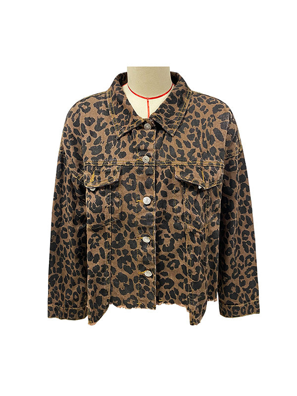 Leopard print jacket with a frayed hem and chest pockets