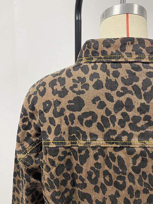 Leopard print jacket with a frayed hem and chest pockets