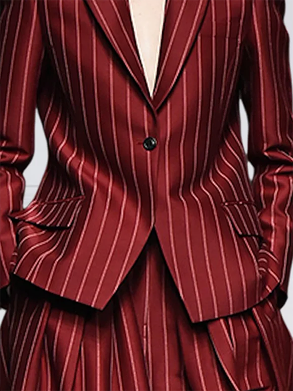 Striped blazer with a notched lapel and a single button