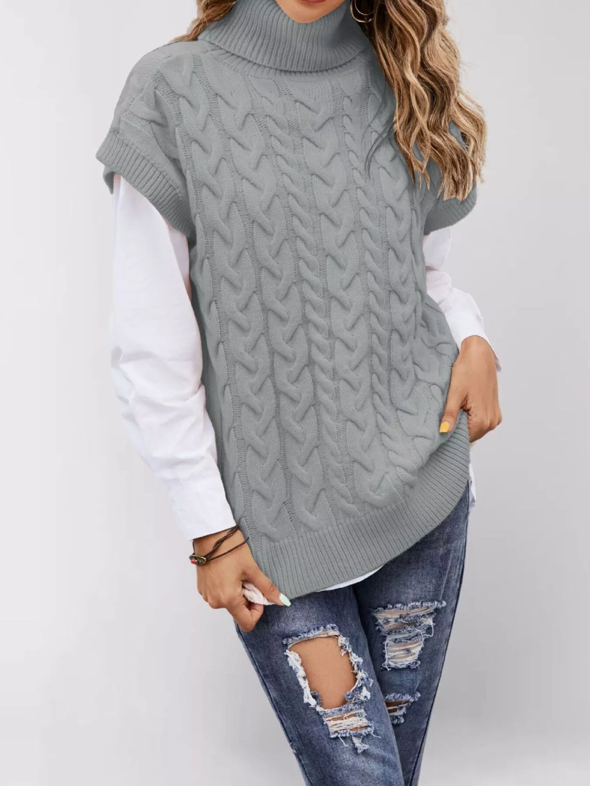 Women's chunky cable knit jumper in Grey