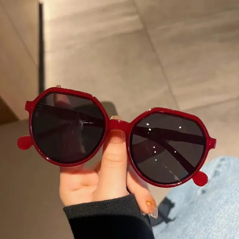 Oversized sunglasses with a geometric acetate frame
