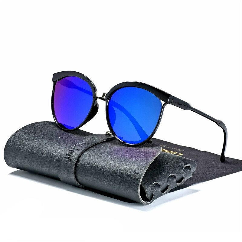 Women's Jelly Sunglasses – Fun Translucent Travel Style – alternative view