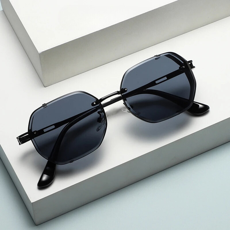Women's Delaney Aluminium Sunglasses – Vintage UV400 – close-up detail