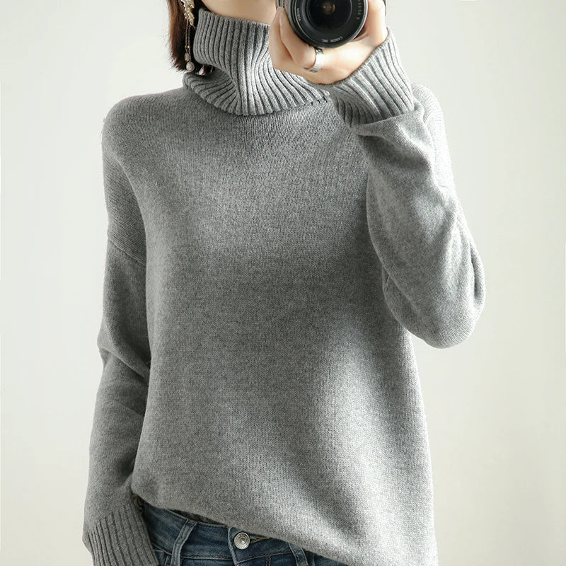 Women's fine knit roll neck jumper in Grey