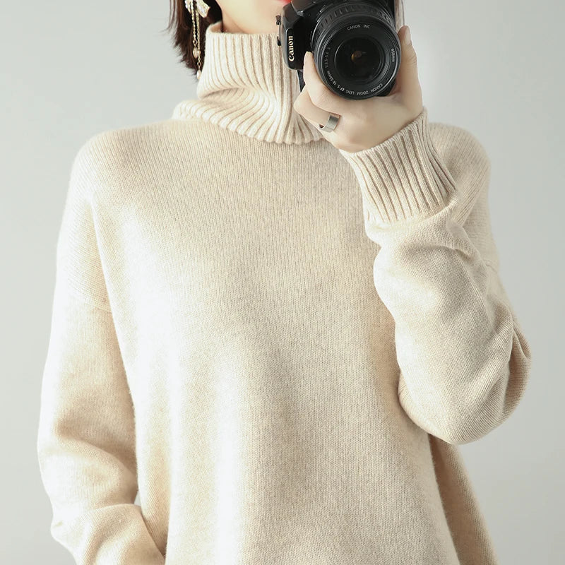 Women's fine knit roll neck jumper in Beige