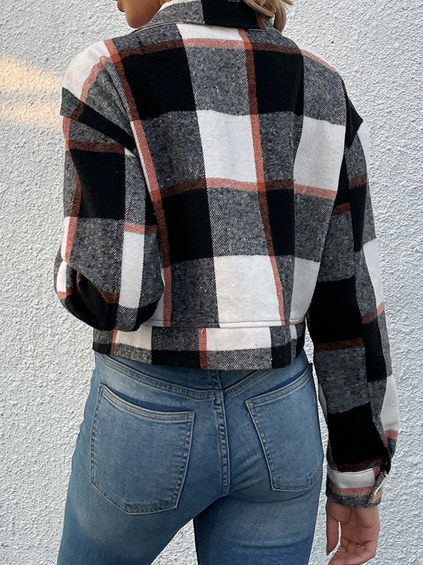 Cropped checked jacket with a pointed collar and two flap pockets