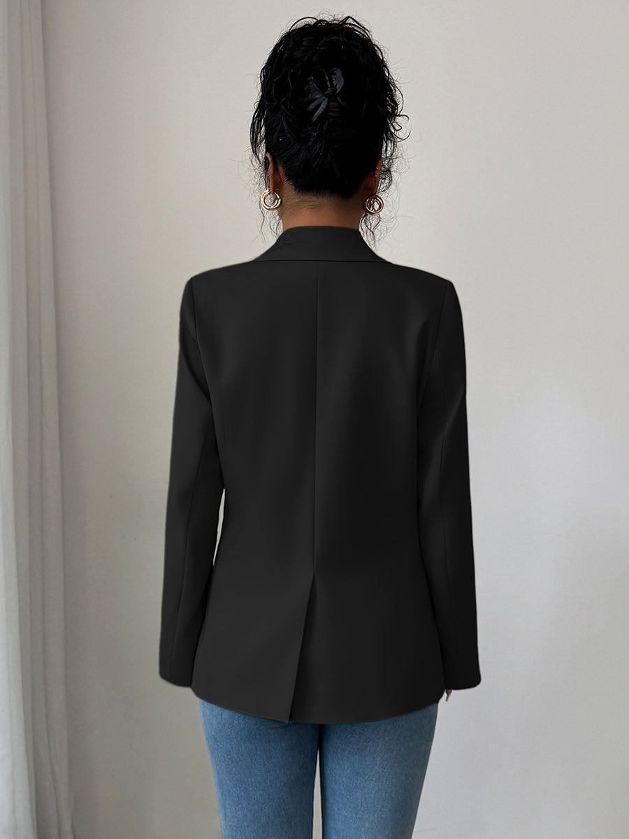 Relaxed blazer with a notch lapel and two flap pockets