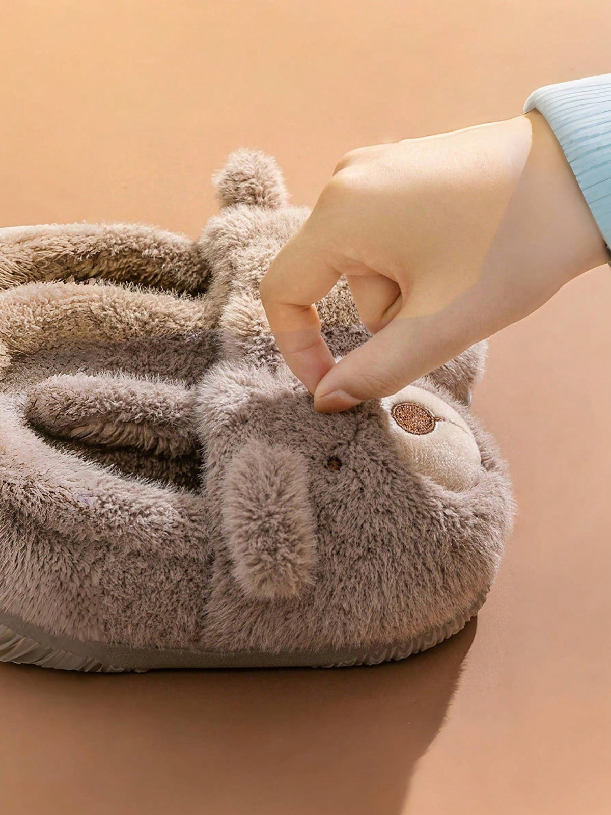 Plush baby slippers with a bear and ears on the toe, warm lining and a soft sole - view 6