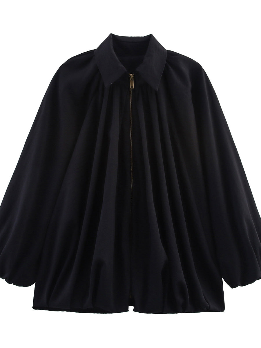 Cape jacket falling in soft pleats with a zip front and pointed collar in black