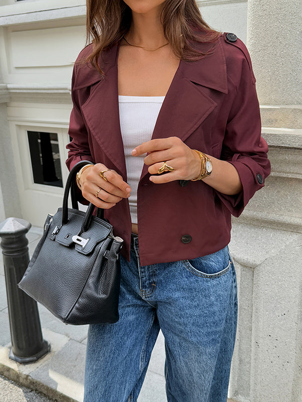 Cropped trench jacket with a wide lapel and two rows of buttons