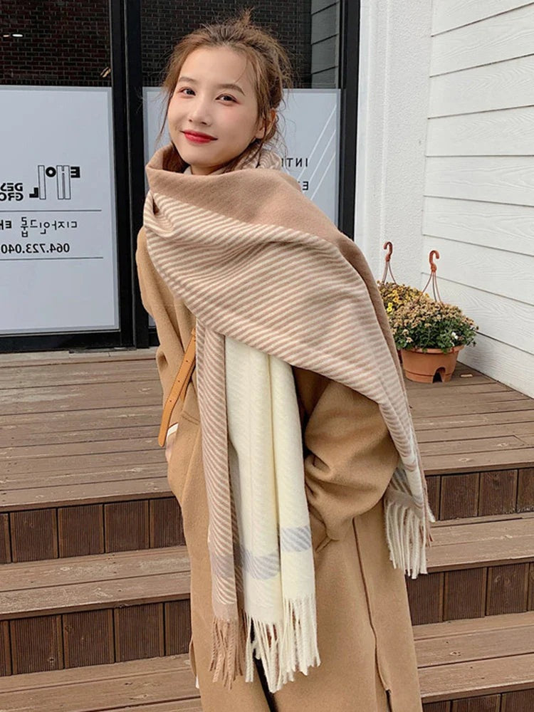 Women's large check scarf with diagonal stripes and fringe at both ends