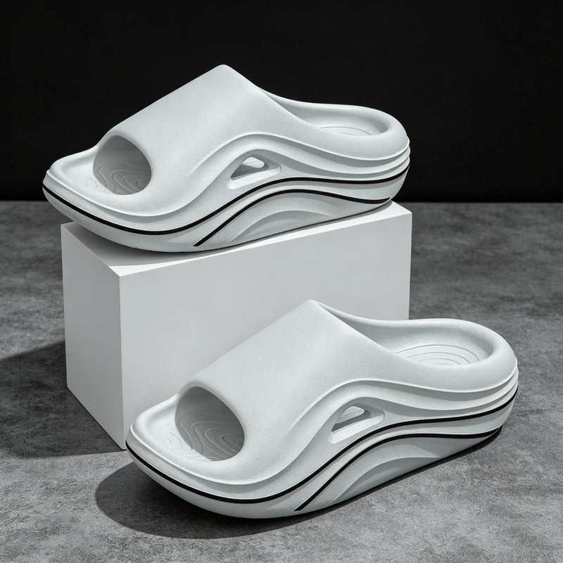EVA sliders with an extra thick sole, wavy contrast lines and a cut-out in the band - light grey