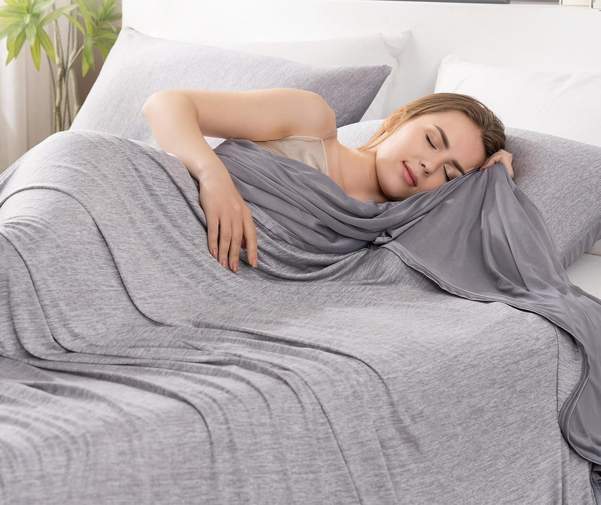 Reversible cooling blanket over a made bed - view 3