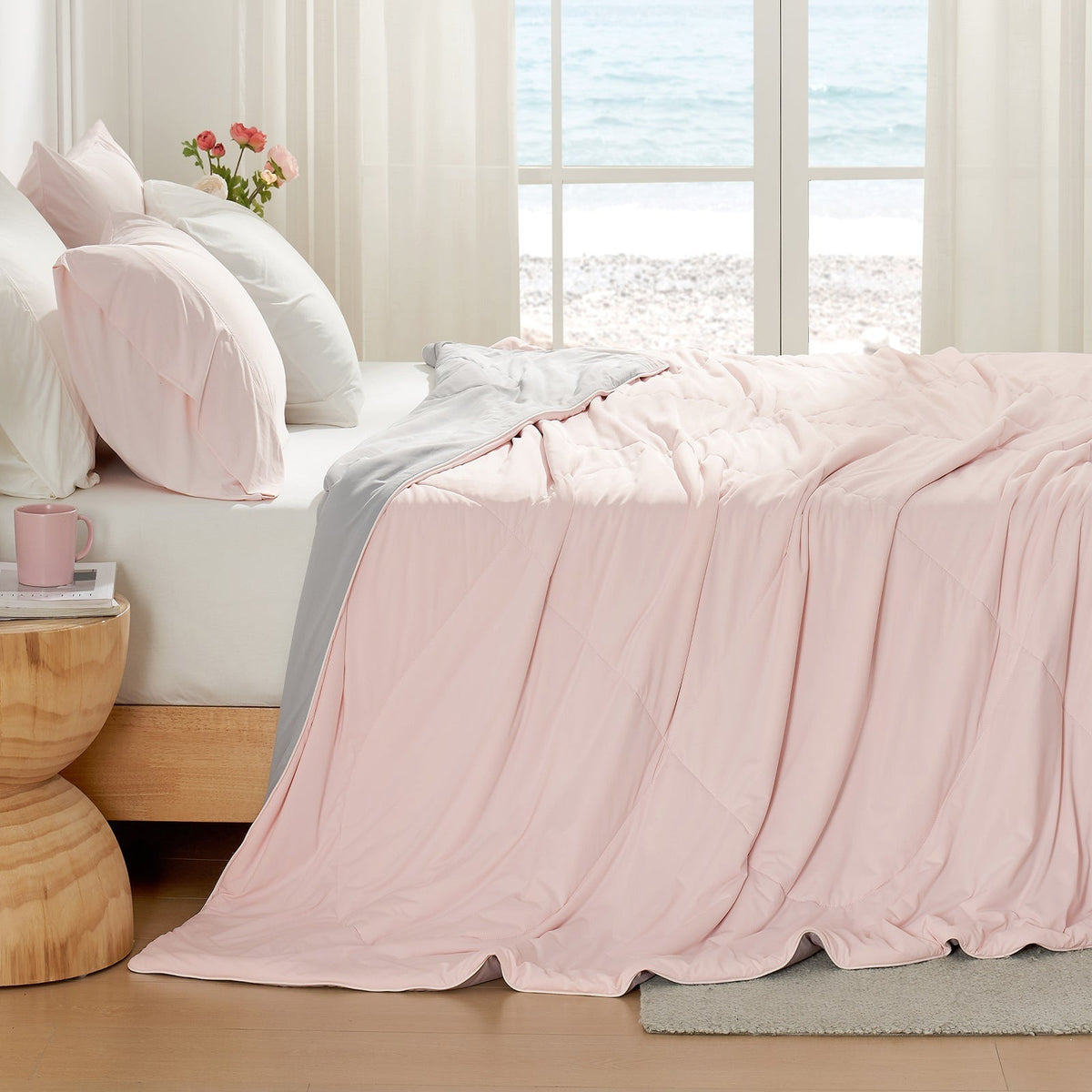 Light cooling duvet without a cover on a bed - view 4